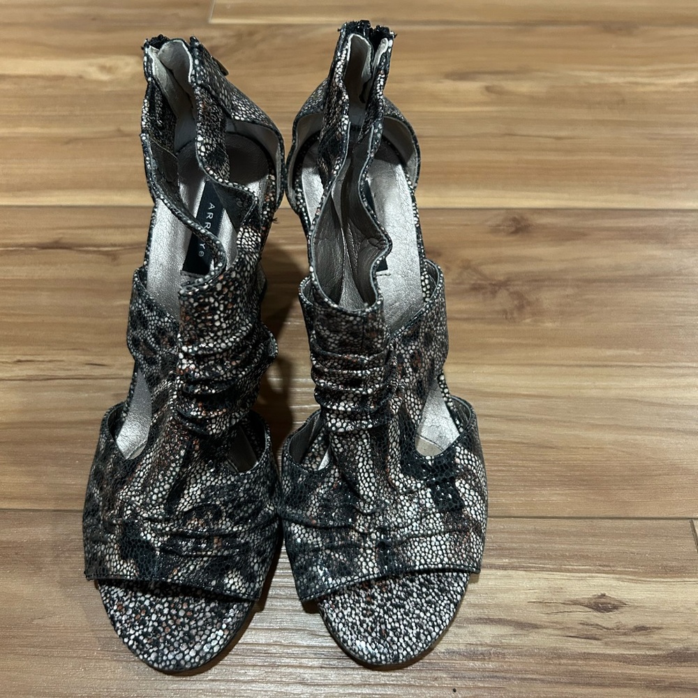 Array Women's Animal Print Heels Size 5